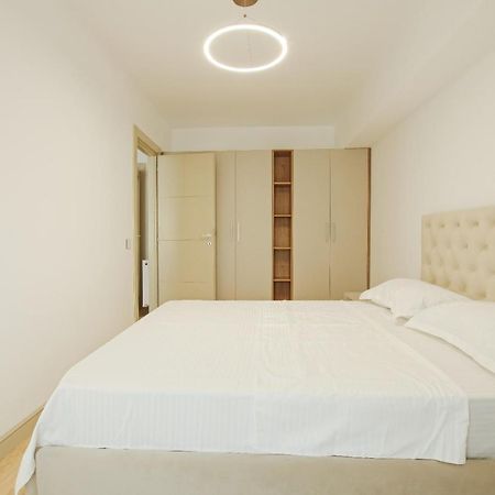 Himson-Beige Apartment Iasi Esterno foto