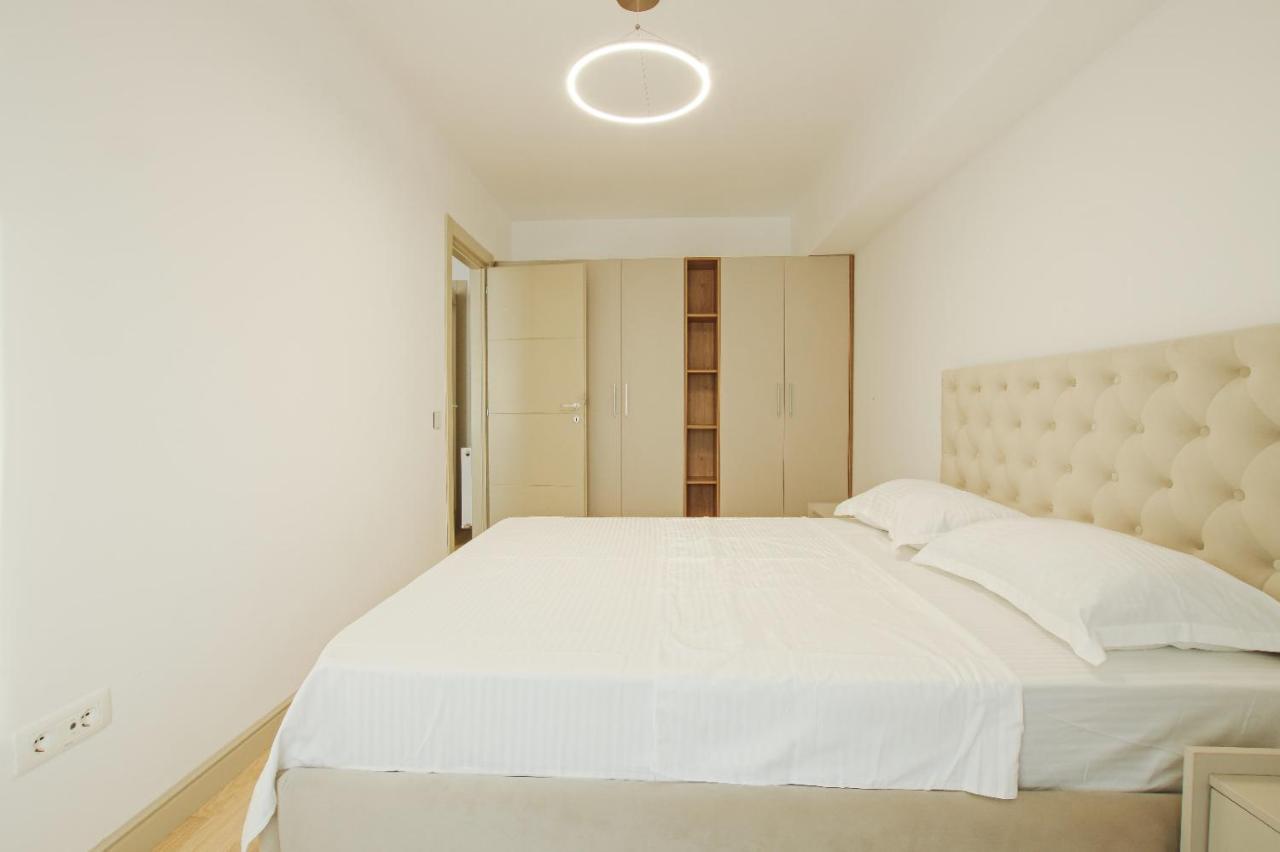Himson-Beige Apartment Iasi Esterno foto