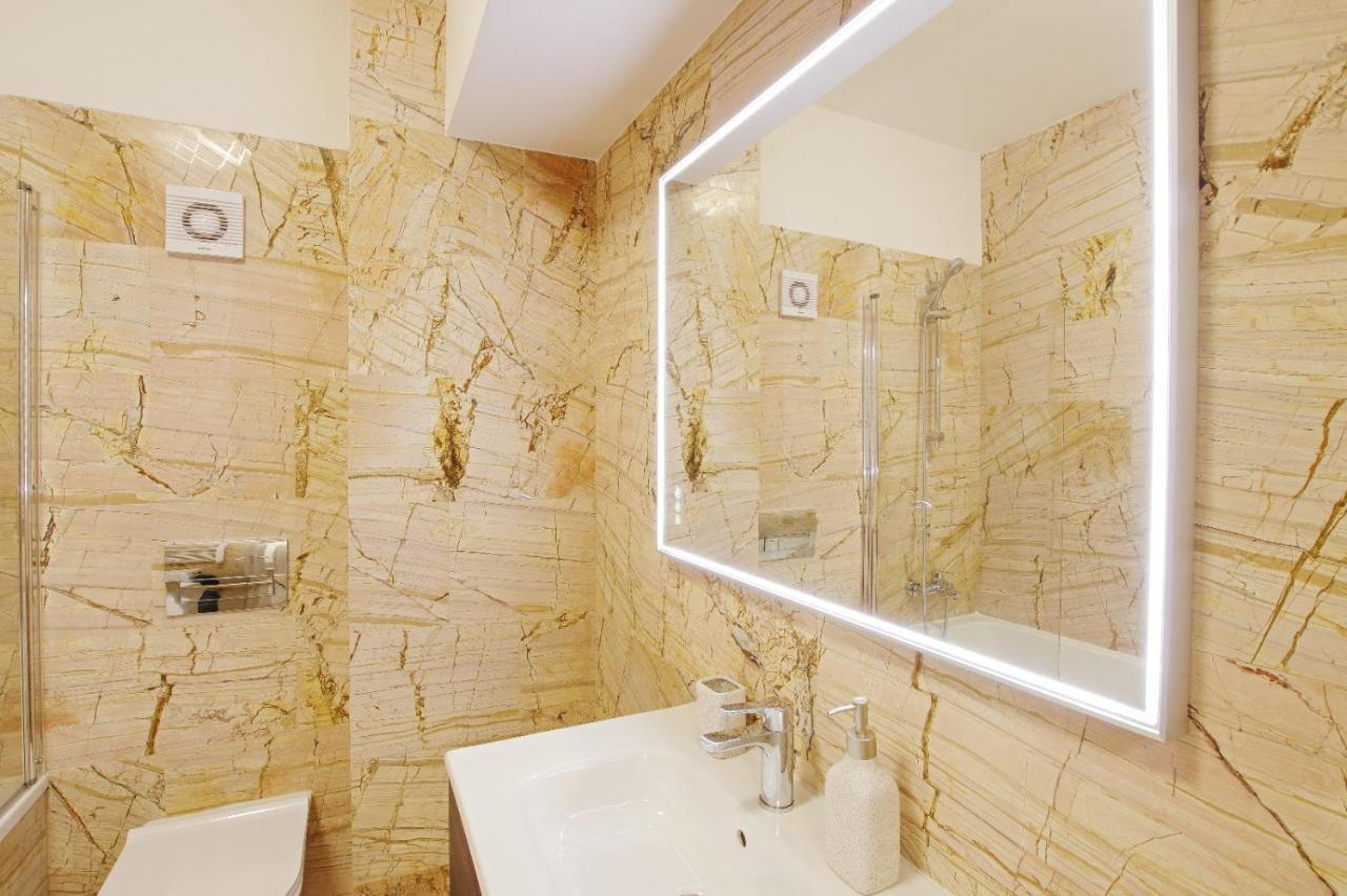Himson-Beige Apartment Iasi Esterno foto