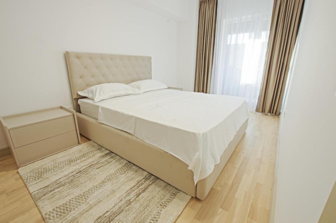 Himson-Beige Apartment Iasi Esterno foto