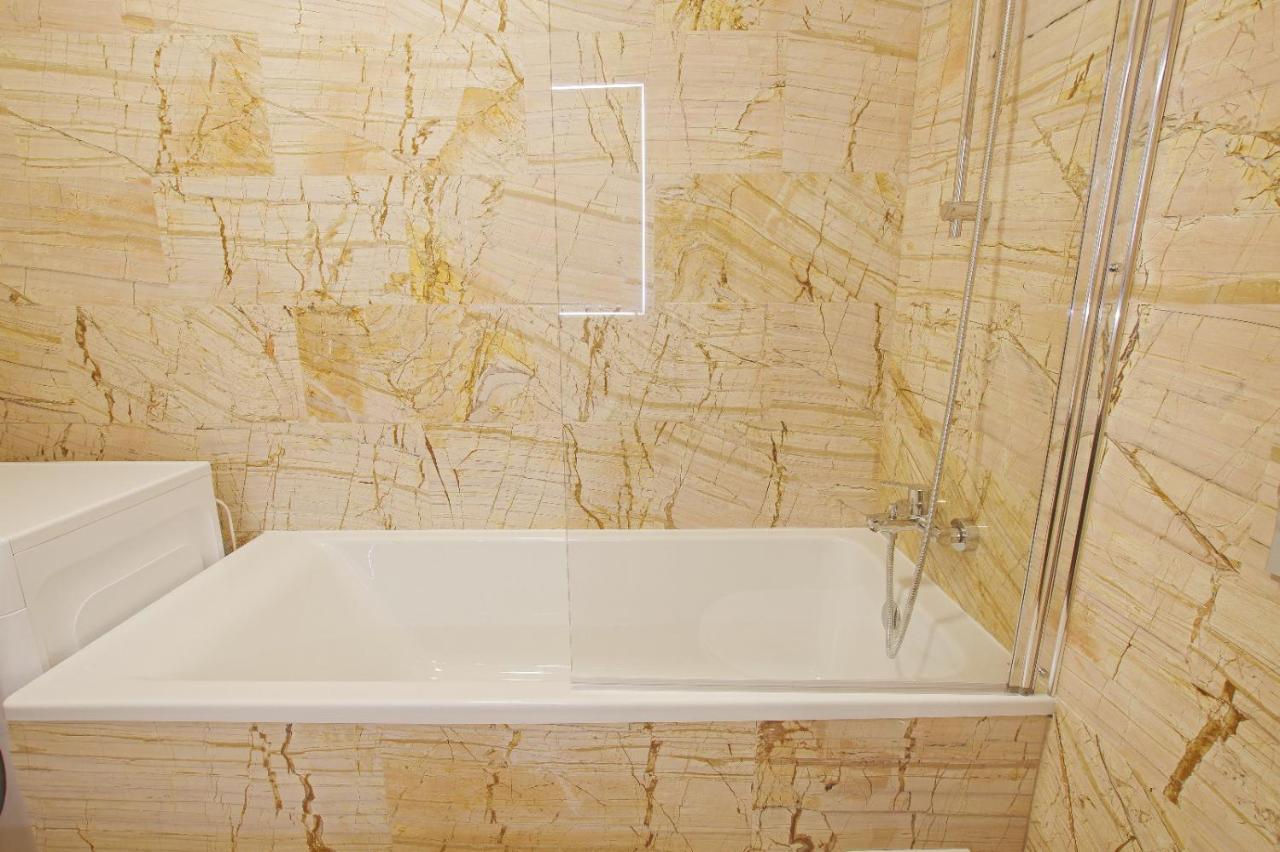 Himson-Beige Apartment Iasi Esterno foto