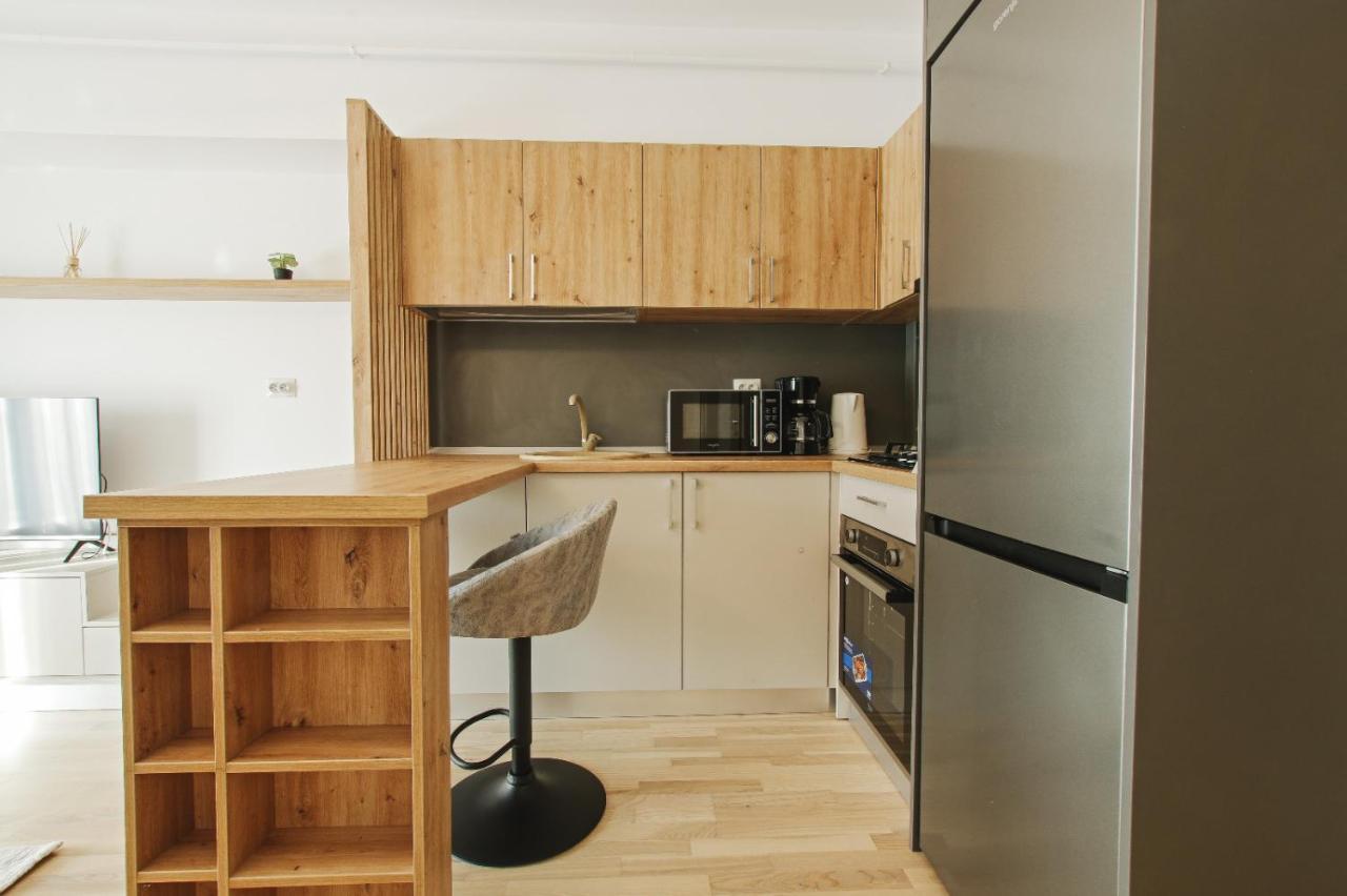 Himson-Beige Apartment Iasi Esterno foto