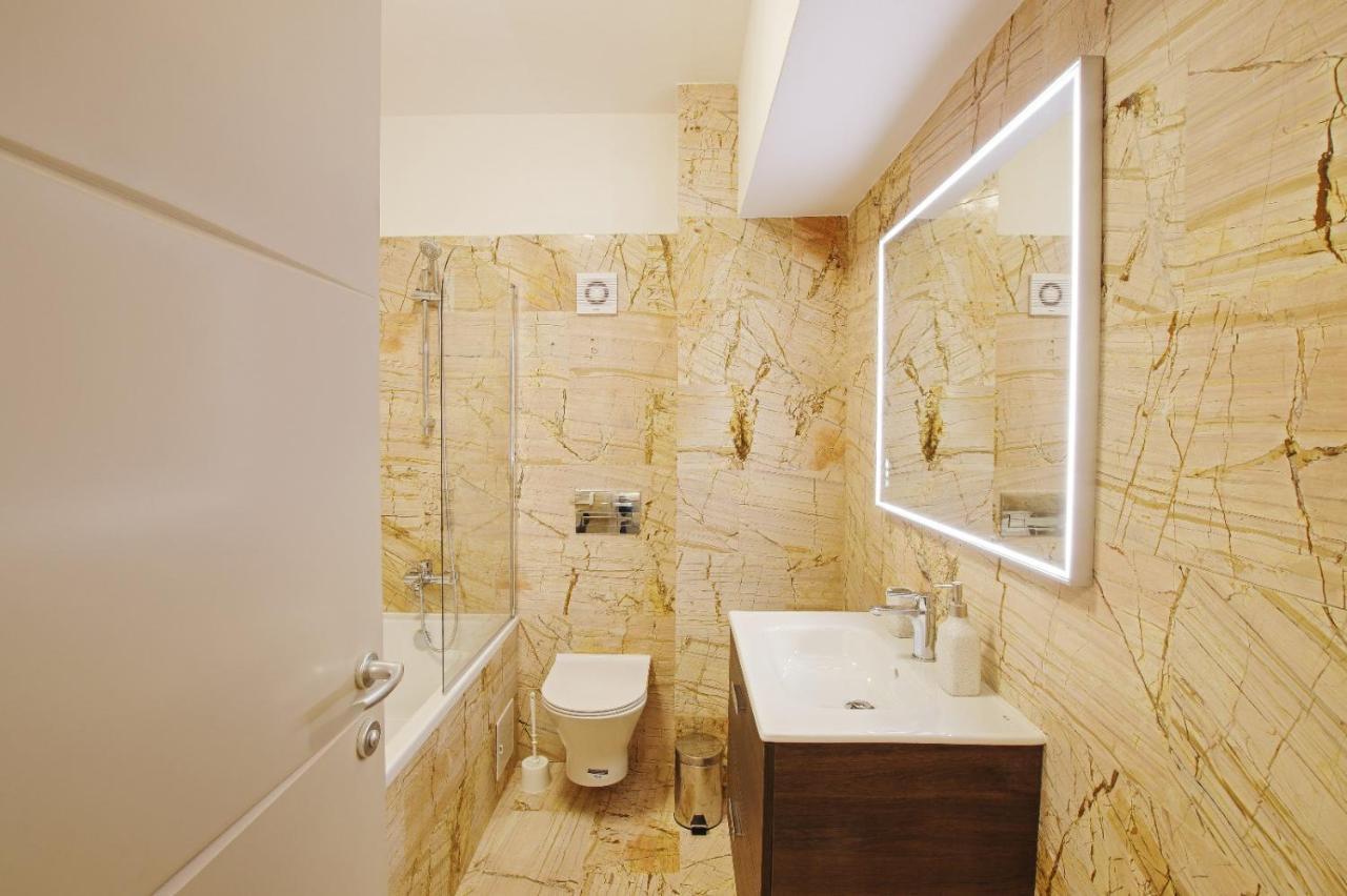 Himson-Beige Apartment Iasi Esterno foto