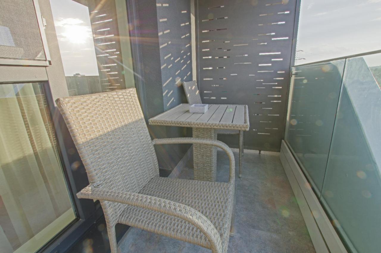 Himson-Beige Apartment Iasi Esterno foto